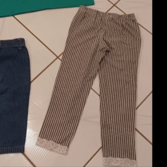 $4 Add-on Checkered Capri Pants - Size 7/8 (Small/Girl) - Picture 7 of 7